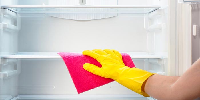 تمیز کردن یخچال برای اسباب کشی و جابجایی